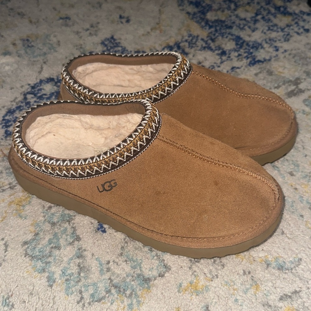 Ugg Tasmans in Chestnut